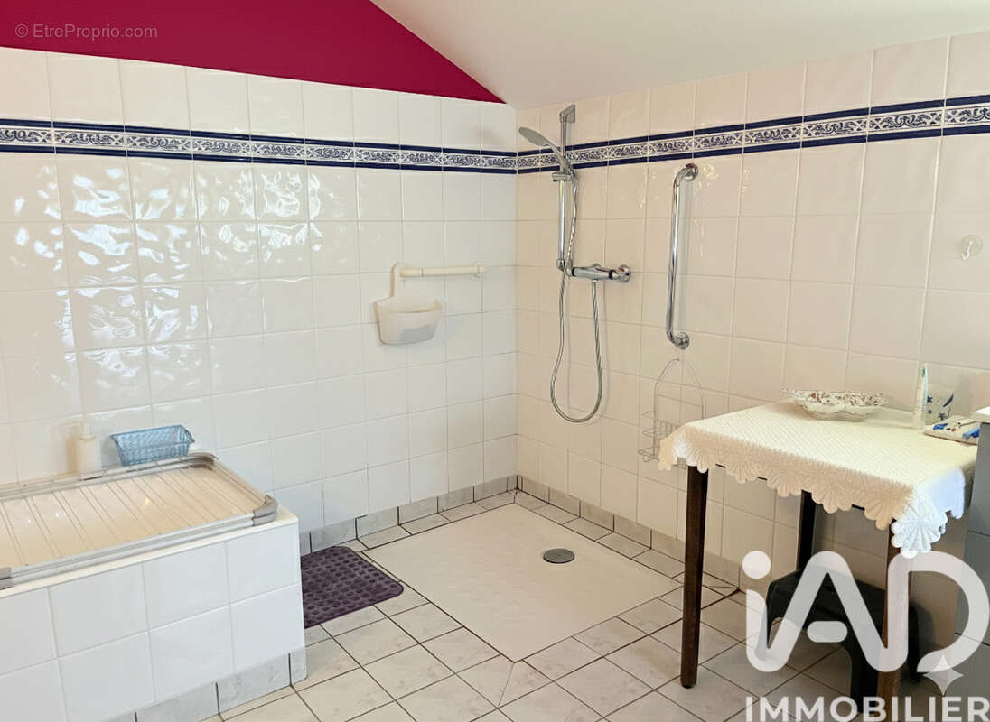 Maison 182 m² à Bauge  - photo 6
