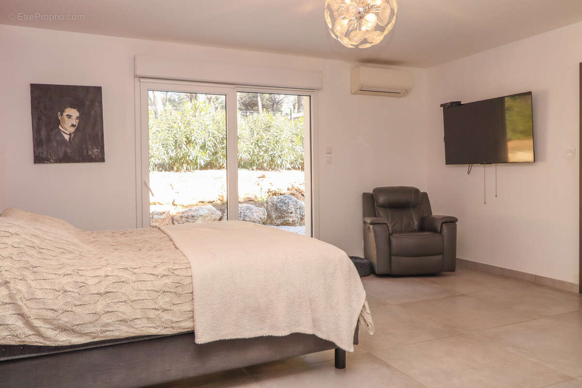 Maison à BAGNOLS-EN-FORET