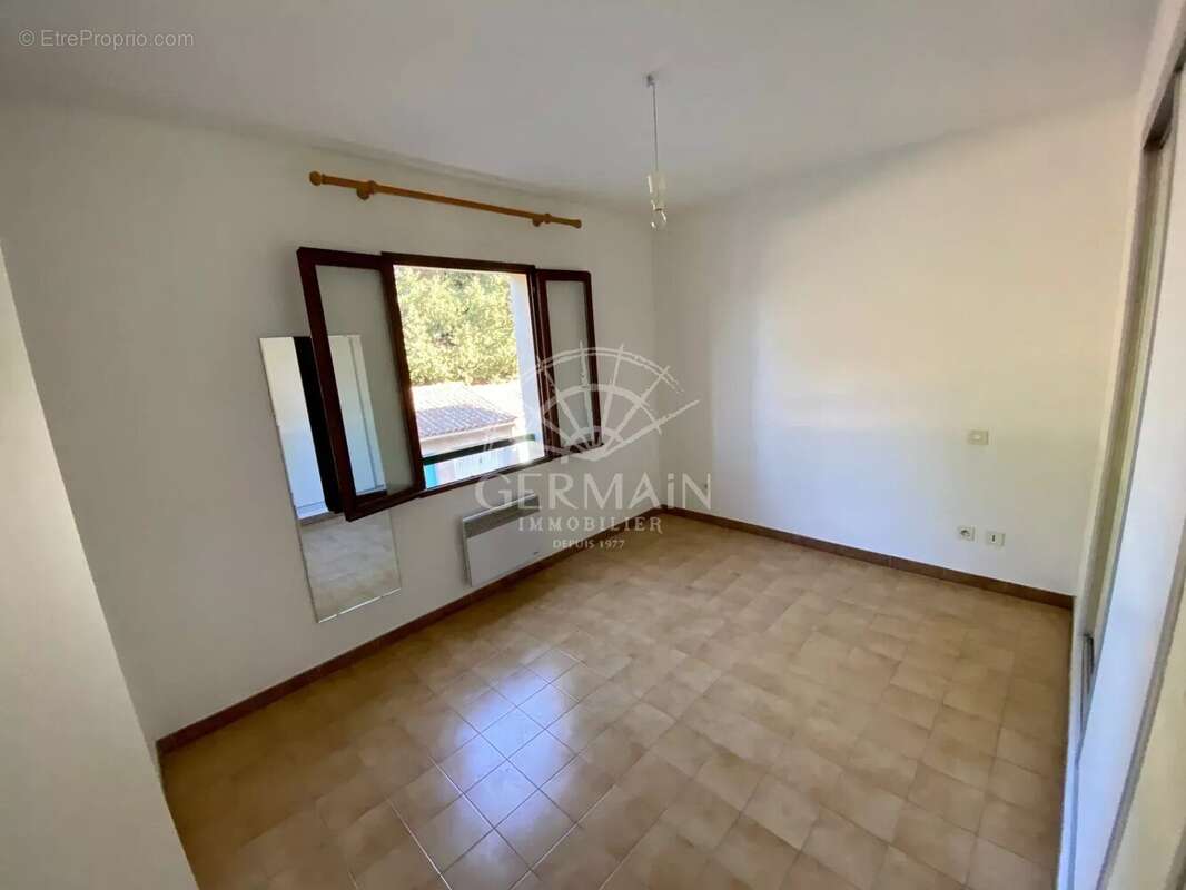 L'Isle sur la Sorgue, à vendte appartement de type 3 avec terrasse proche du centre vendu loué - photo 8