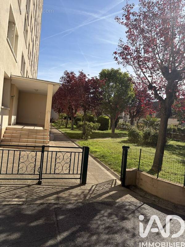 Photo 1 - Parking à IVRY-SUR-SEINE