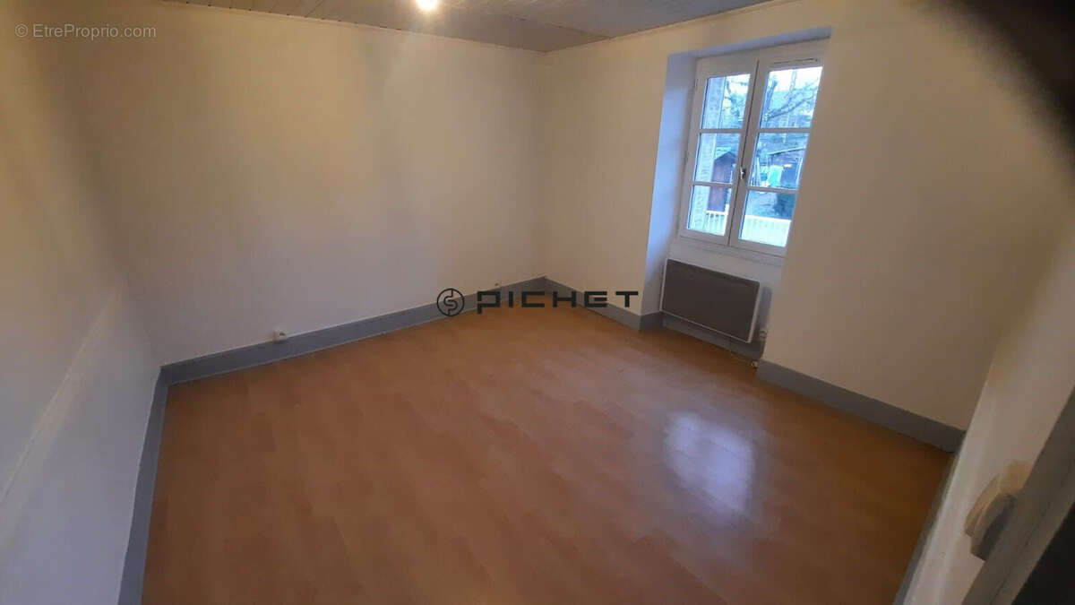 Appartement à ALLASSAC