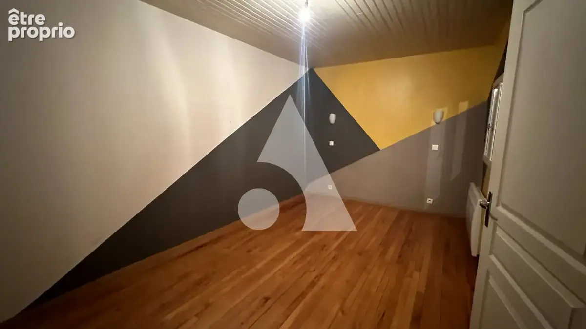 Une maison pleine de charme aux beaux volumes et au fort potentiel ! - photo 12