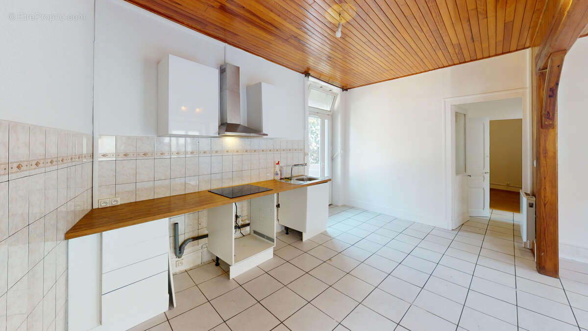 Appartement à UNIEUX