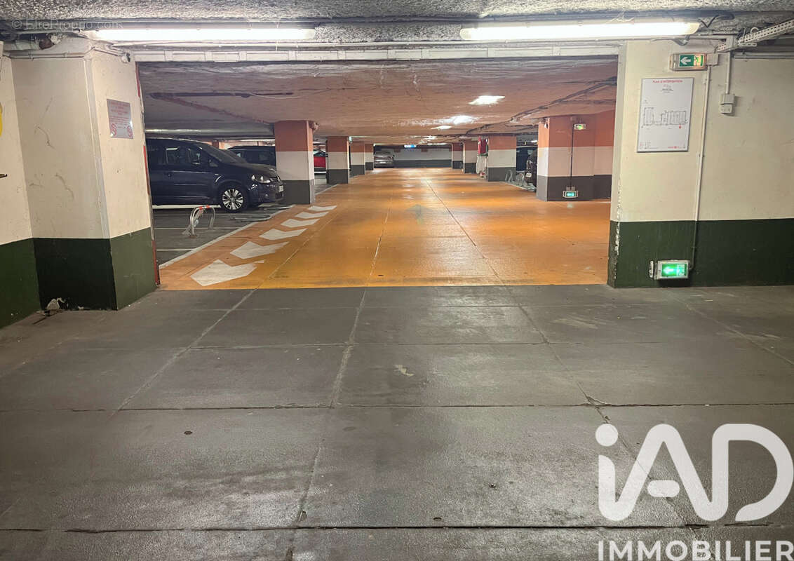 Photo 2 - Parking à PARIS-10E