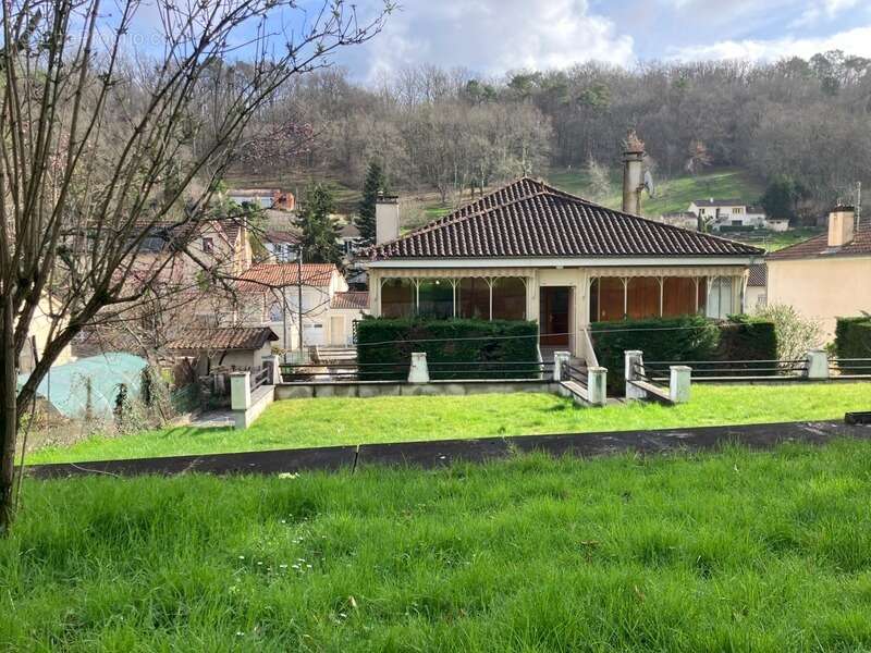 Maison à NOTRE-DAME-DE-SANILHAC