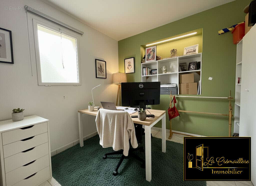 Chambre 3/bureau IA avant/après  - Maison à LE VAL-SAINT-GERMAIN