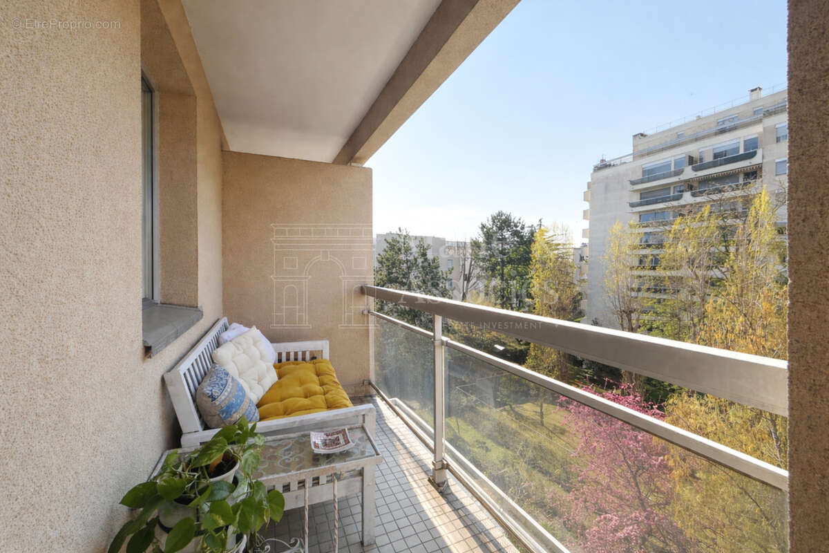 Appartement à COURBEVOIE