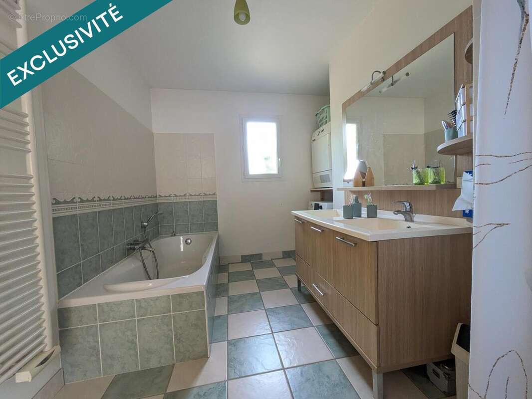 Maison 141 m² à Saint-Victor-De-Morestel  - photo 8