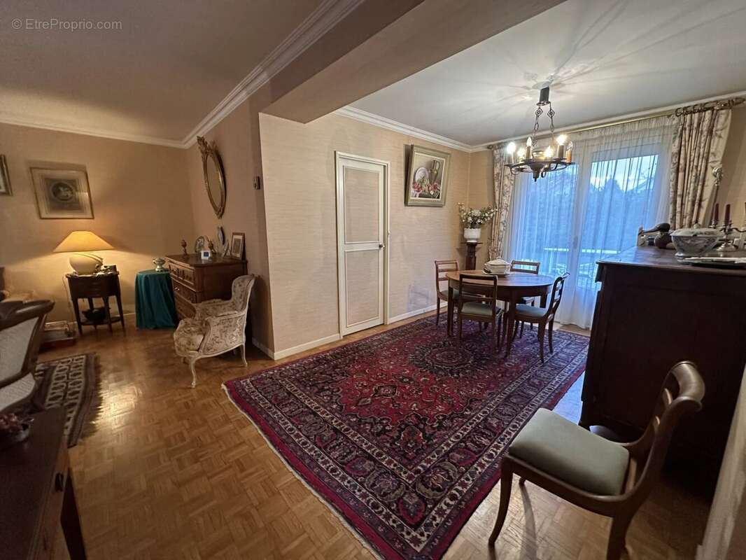 Maison à LE MESNIL-SAINT-DENIS