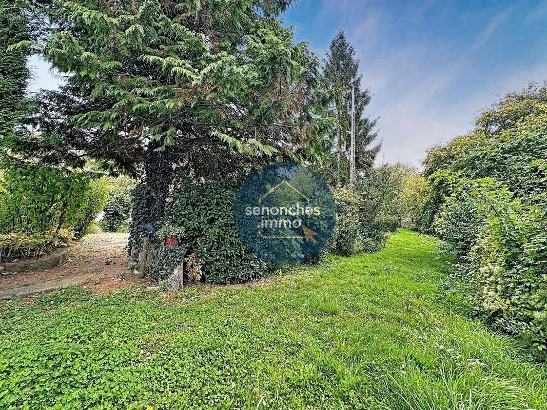 Maison à SAINT-VICTOR-DE-BUTHON