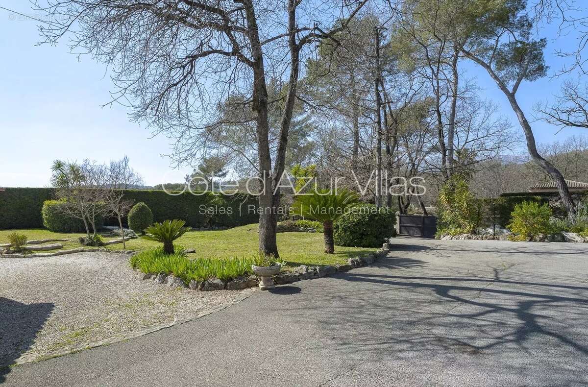 Maison à ROQUEFORT-LES-PINS