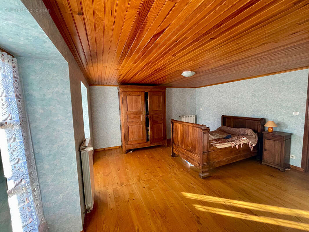 Maison à LANUEJOULS