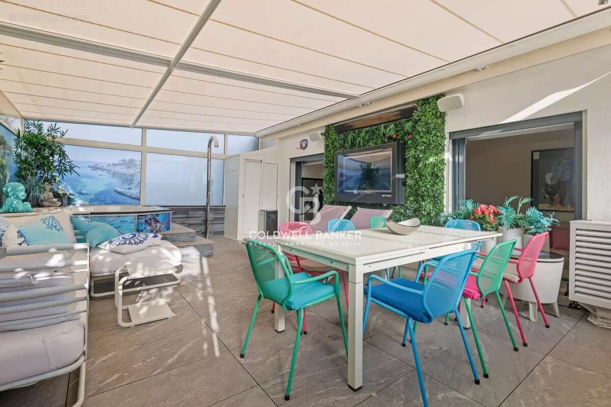 Appartement à VALLAURIS