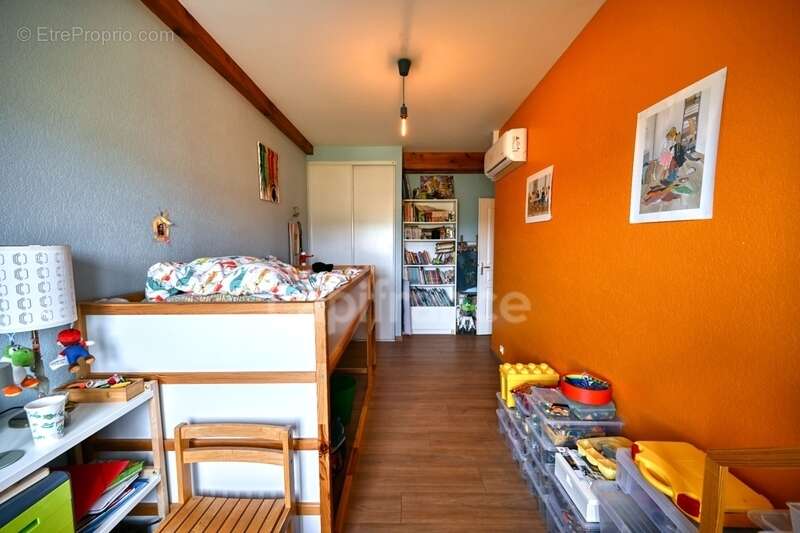 Appartement à COURZIEU