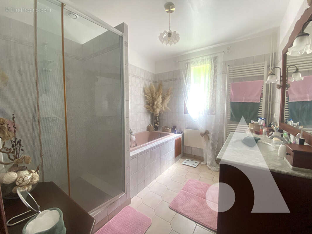 Maison en pierres dans la valle de l'automne / 6 chambres / sous sol total - photo 8
