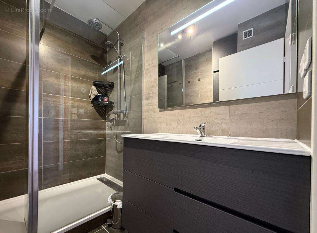 T3 entièrement rénové avec climatisation, garage et cave - photo 11