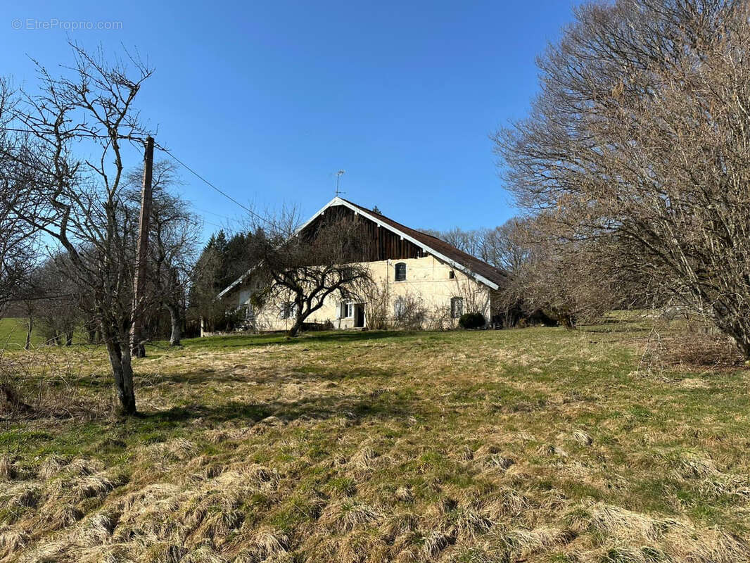 Maison à LAVIRON
