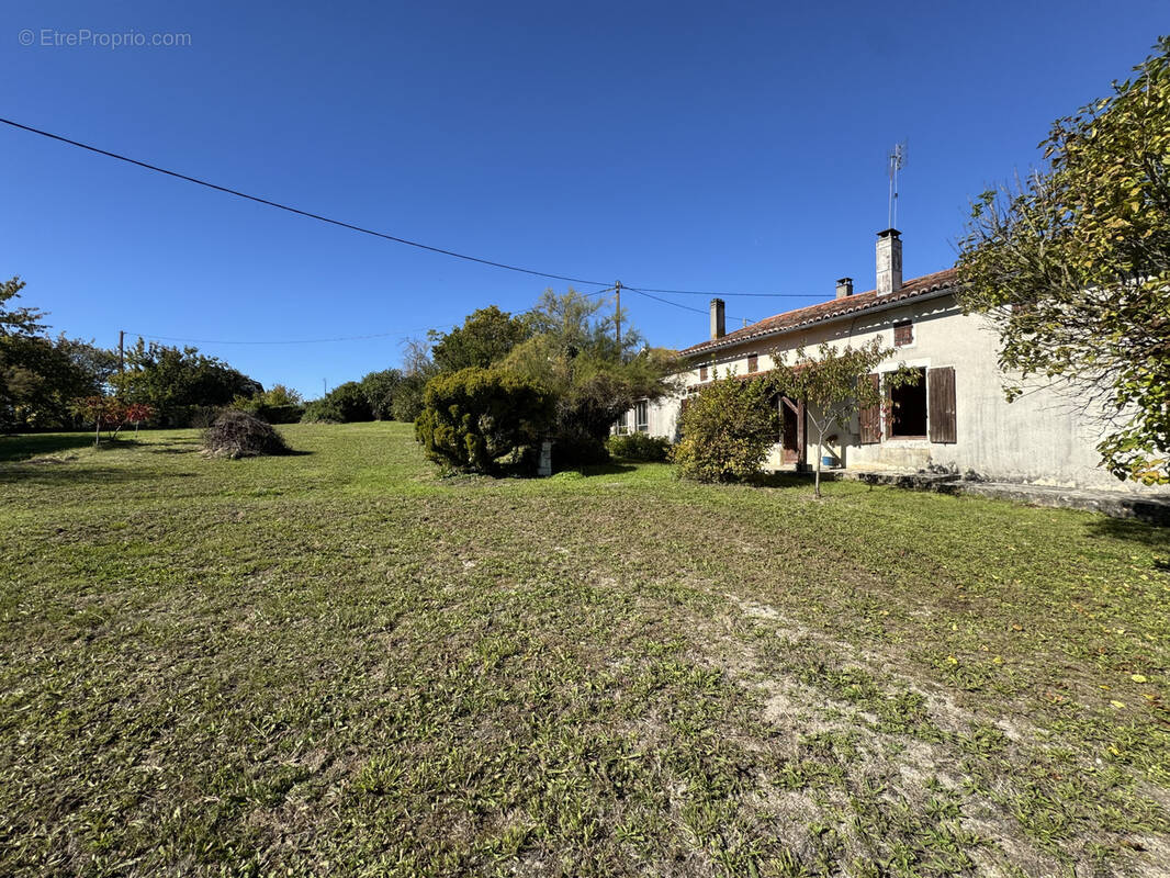 Maison à BARBEZIEUX-SAINT-HILAIRE