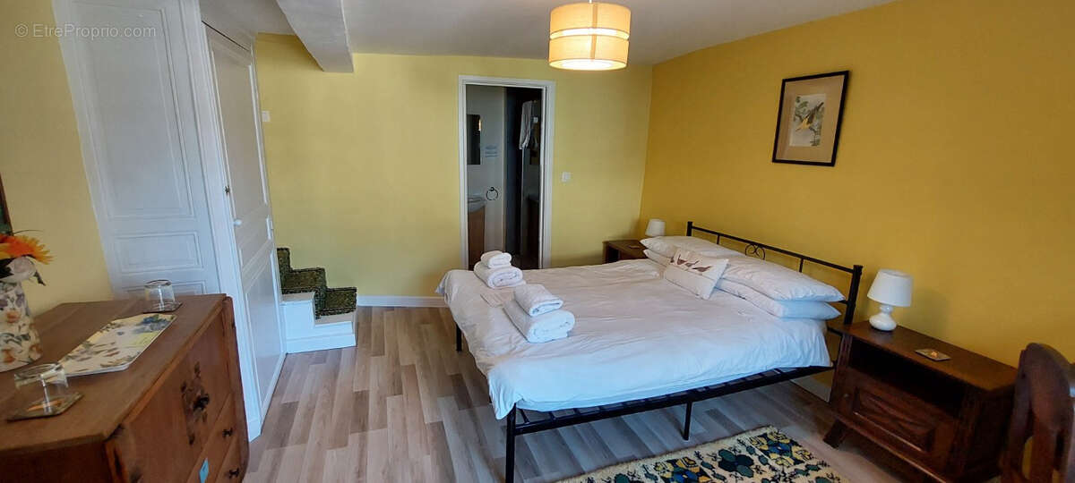 Maison à SEGUR-LE-CHATEAU