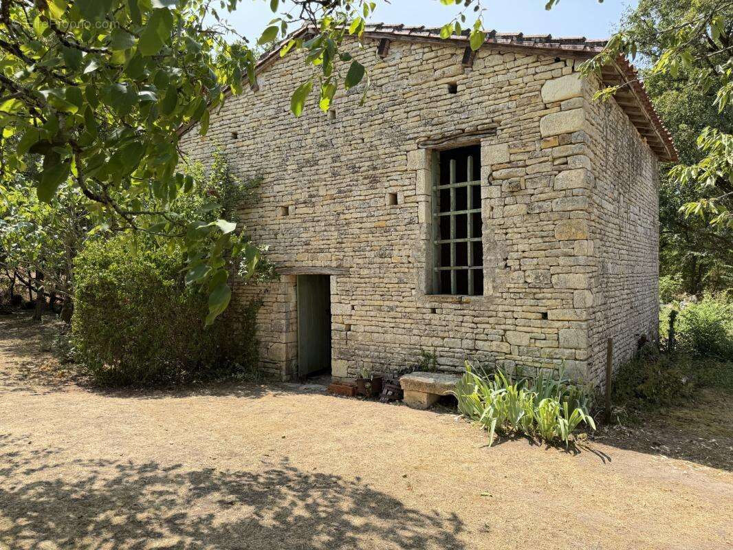 Ensemble immobilier de caractère composé de deux maisons en - photo 2