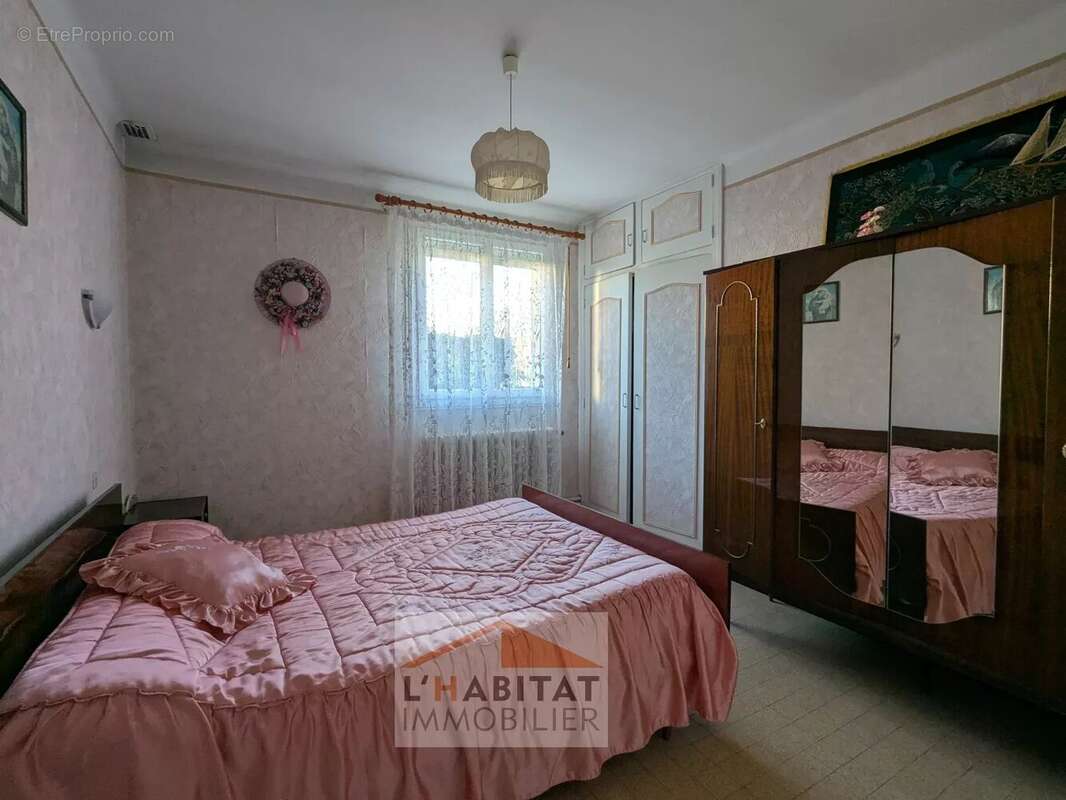 Maison à PINS-JUSTARET