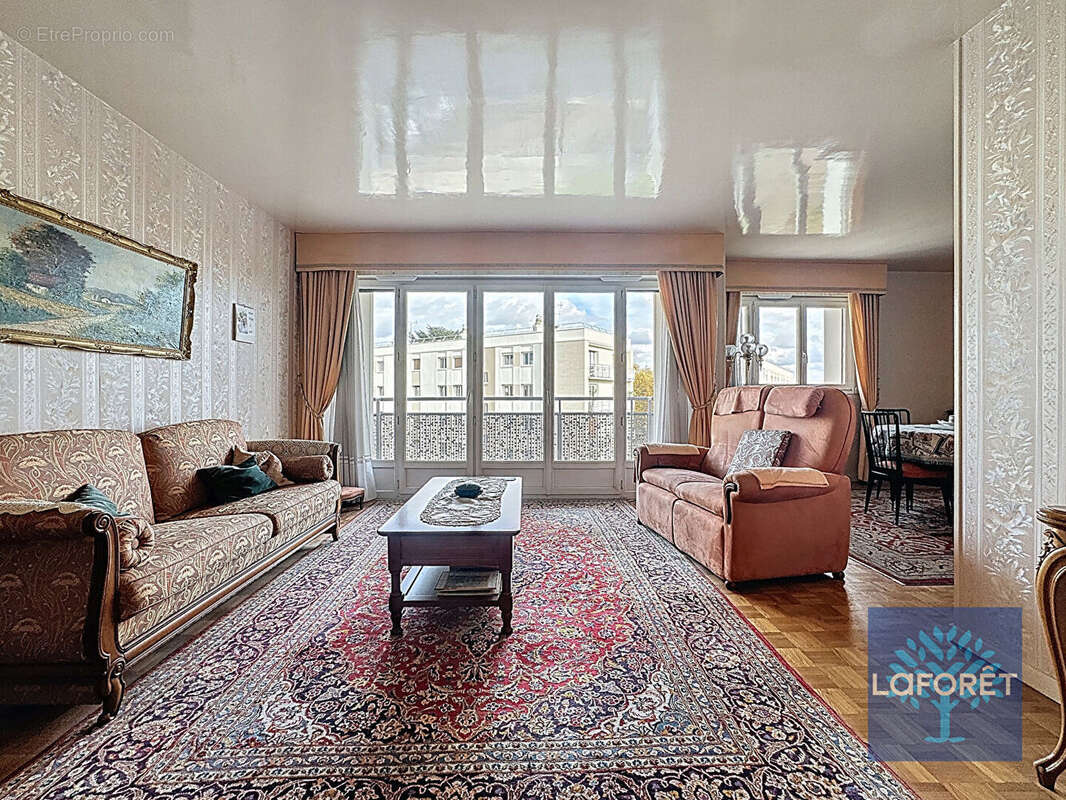 Appartement à CHILLY-MAZARIN