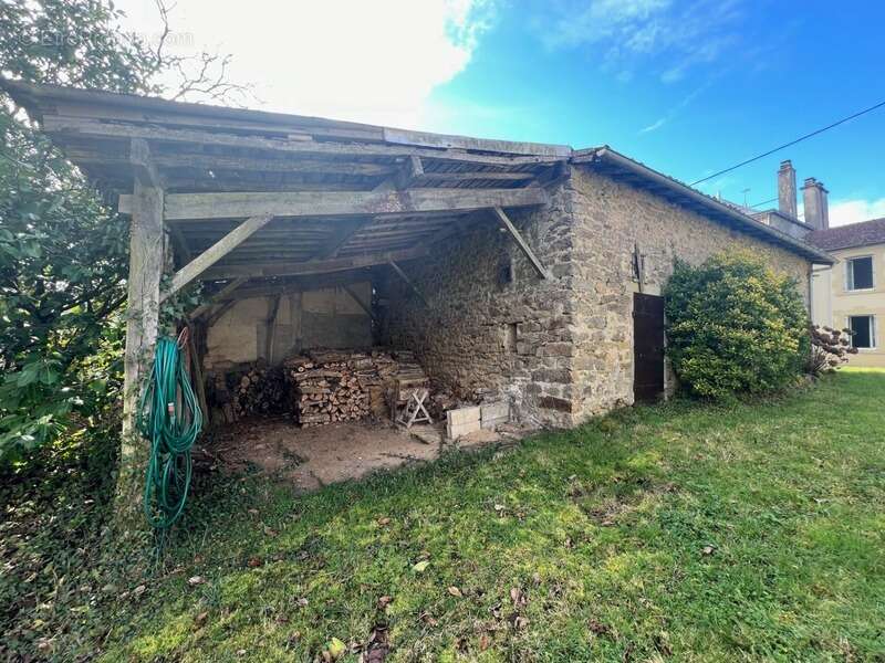 Maison à DOMPIERRE-LES-EGLISES