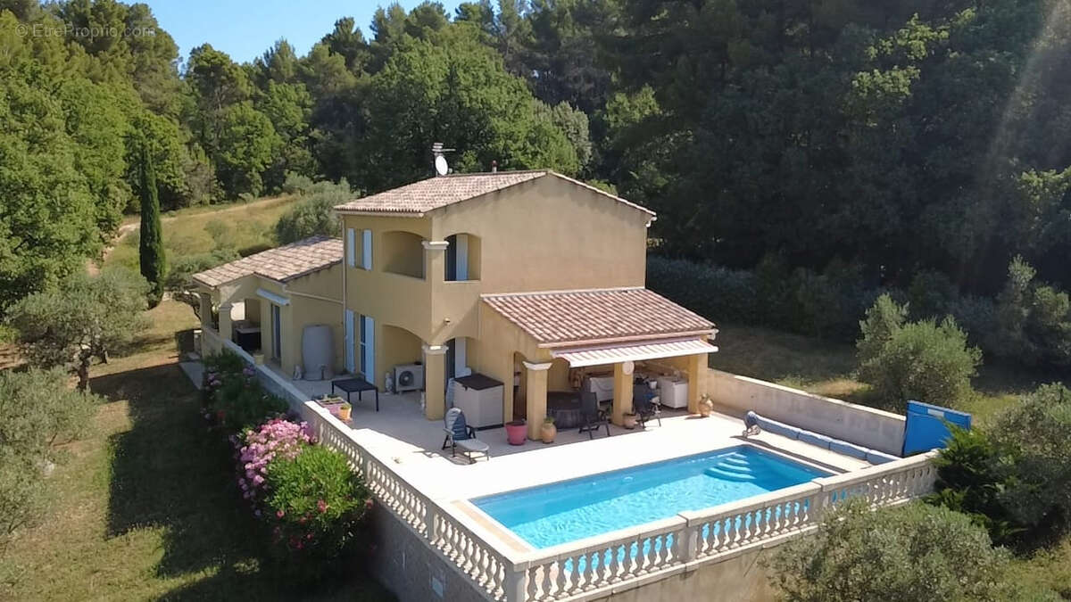 AUPS, superbe villa sur 2510 m 2 de terrain au calme. - photo 2