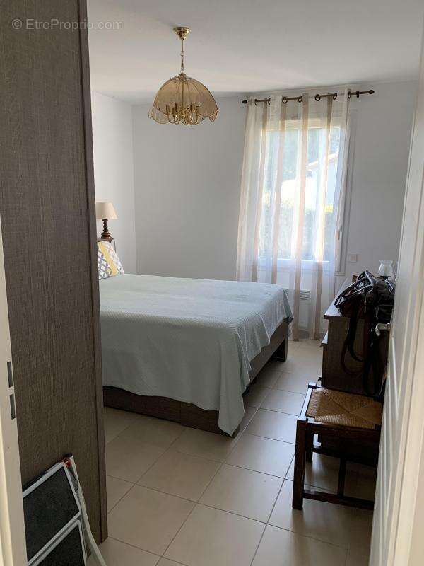 Maison à SAINT-LAURENT-DE-LA-PREE