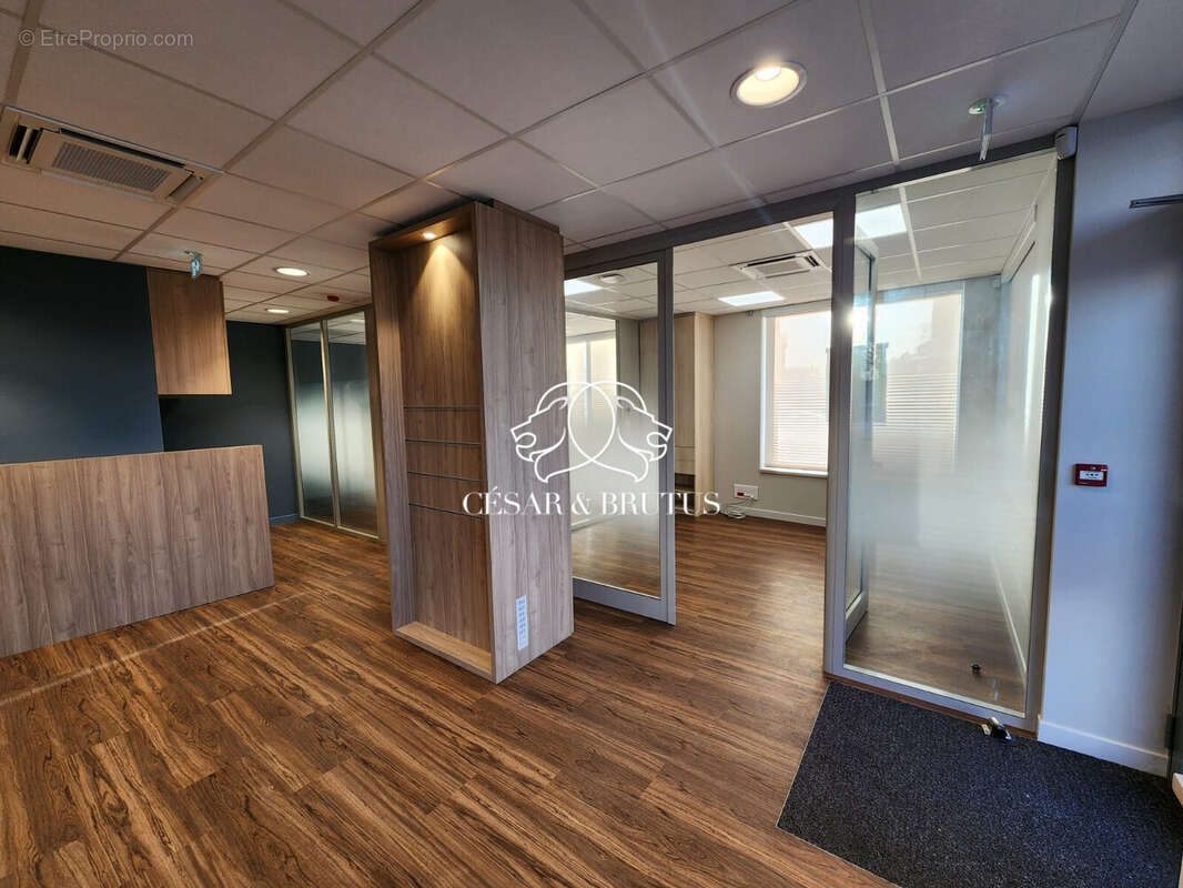 Commerce 170 m² à Lyon-8e  - photo 2