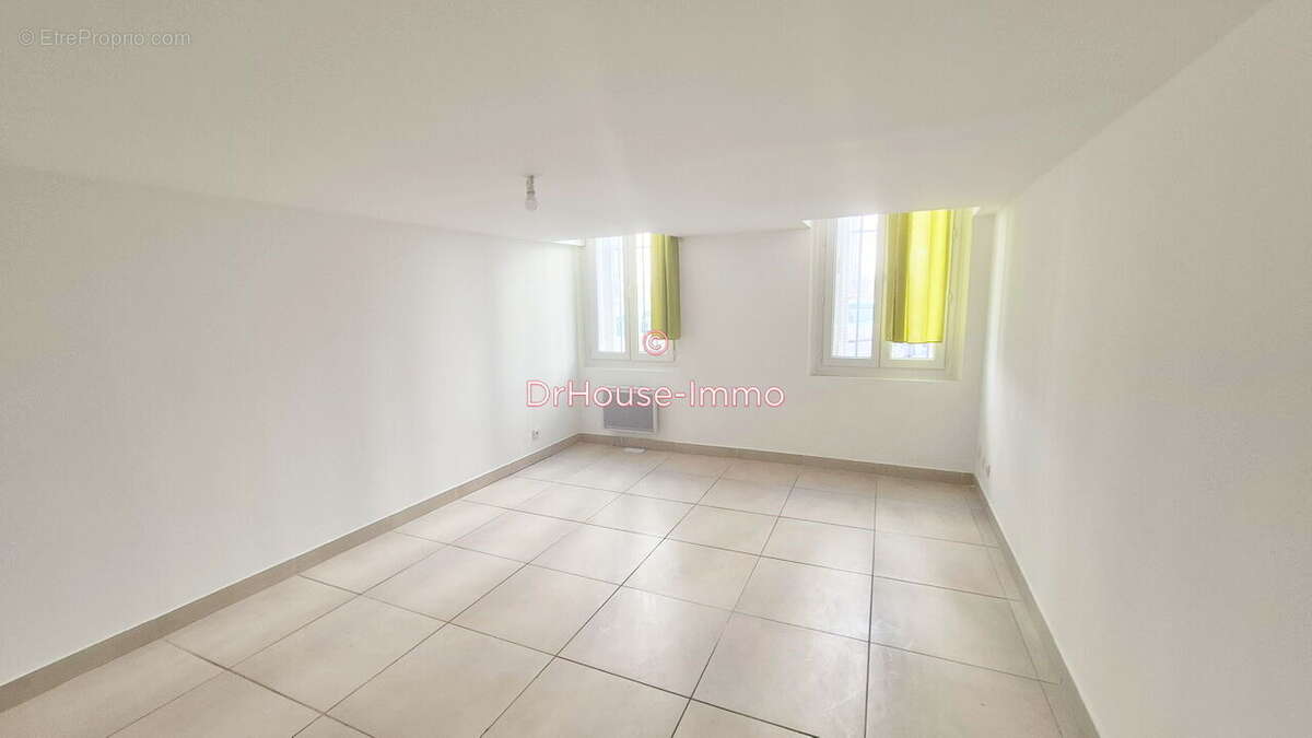Appartement à MARSEILLE-1E