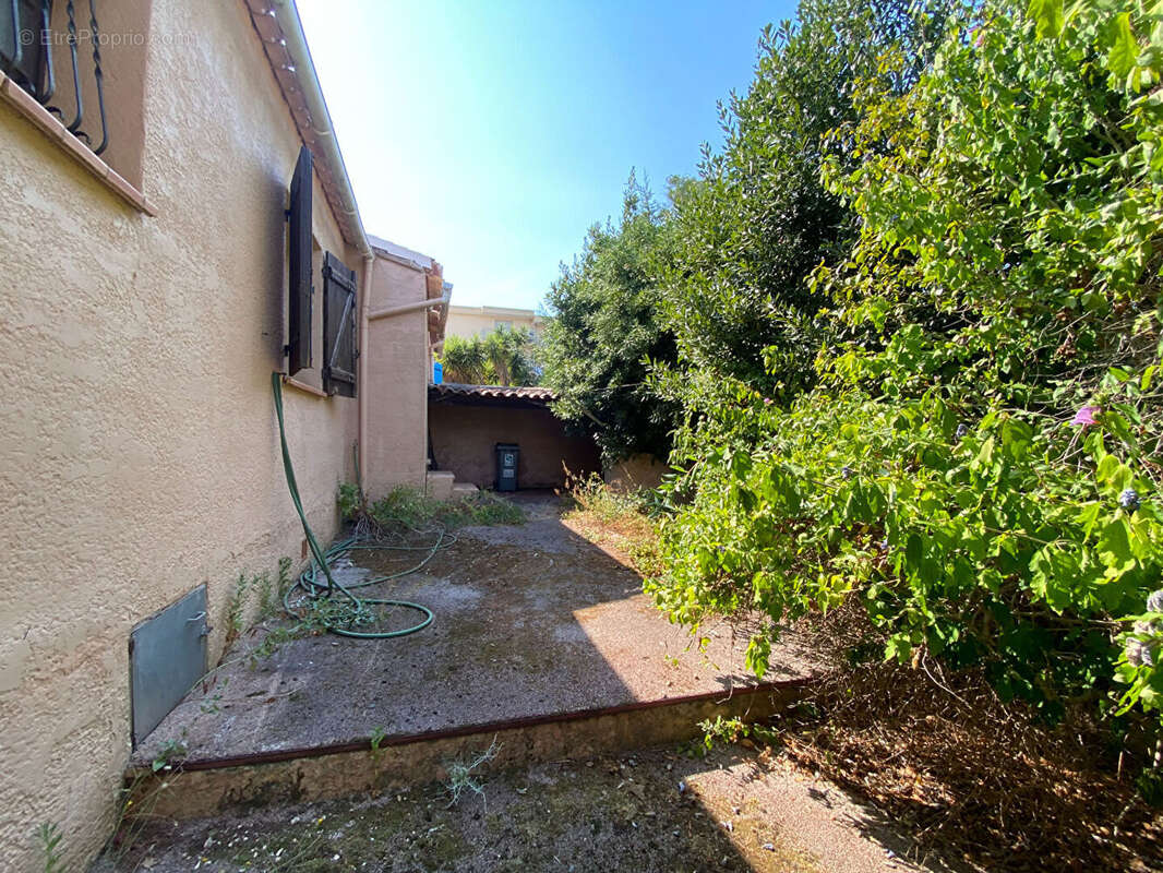 A VENDRE La Seyne Sur Mer Fabregas, VILLA  4 pièce(s) 111.5m2 de plain pied  AVEC GARAGE ET JARDIN - photo 4