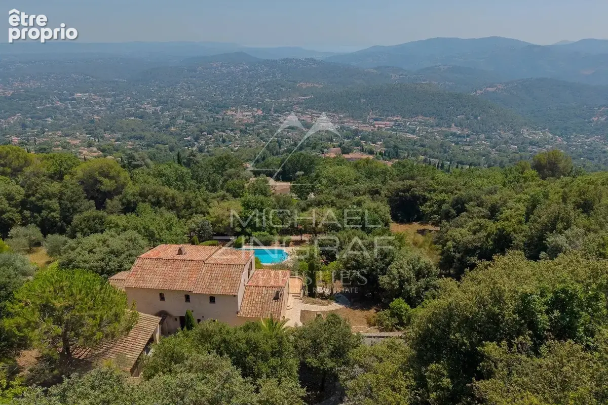 Emplacement Premium pour cette Propriété en position dominante avec vue mer - photo 2