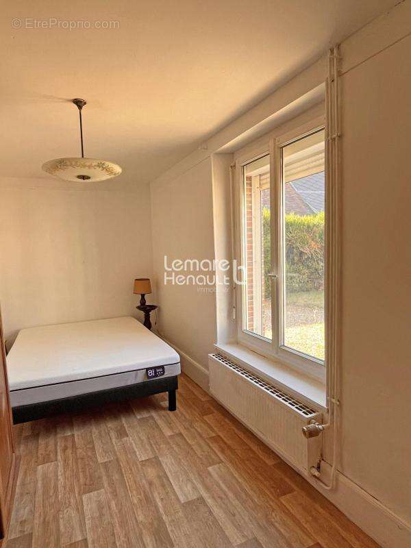 Maison et dépendances, 250 m² de plancher - photo 5