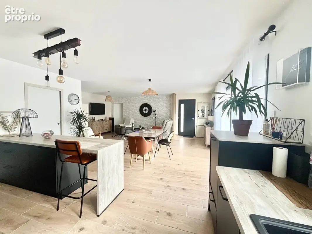 MAISON A VENDRE de 5 pièce(s) 100.36 m2 - véritable plain pied - orientée sud - terrasse grand garage fermé - photo 7