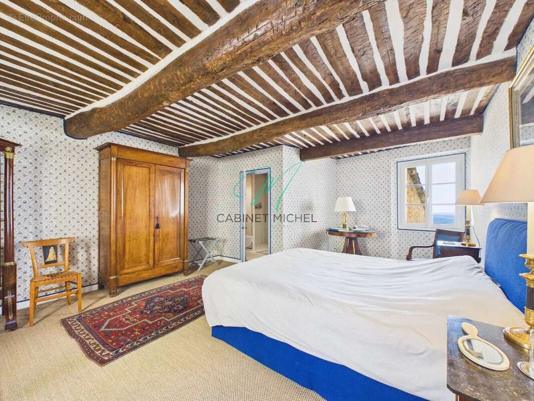 Appartement à CHATEAUNEUF-GRASSE