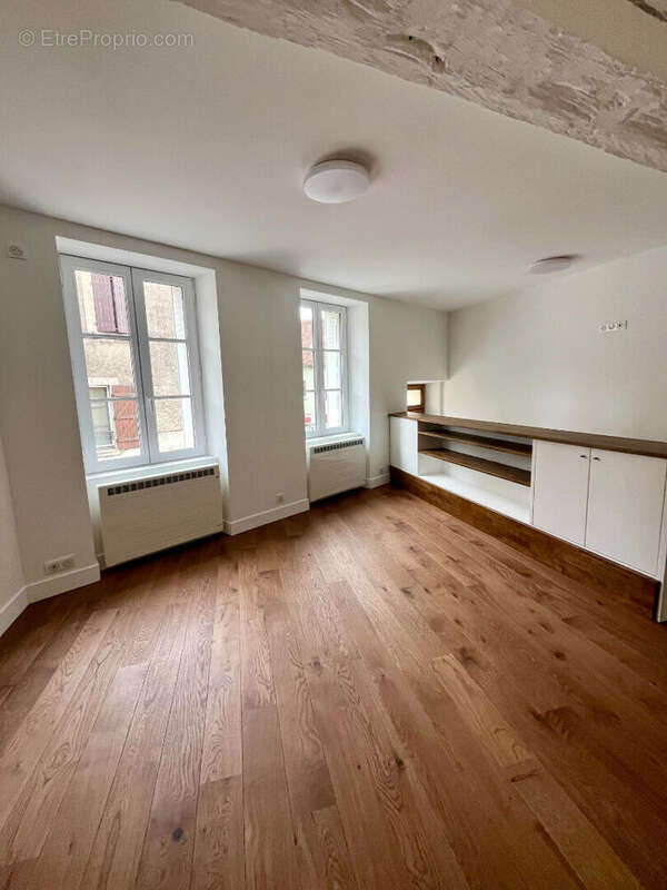 Maison à MAGNAC-LAVAL