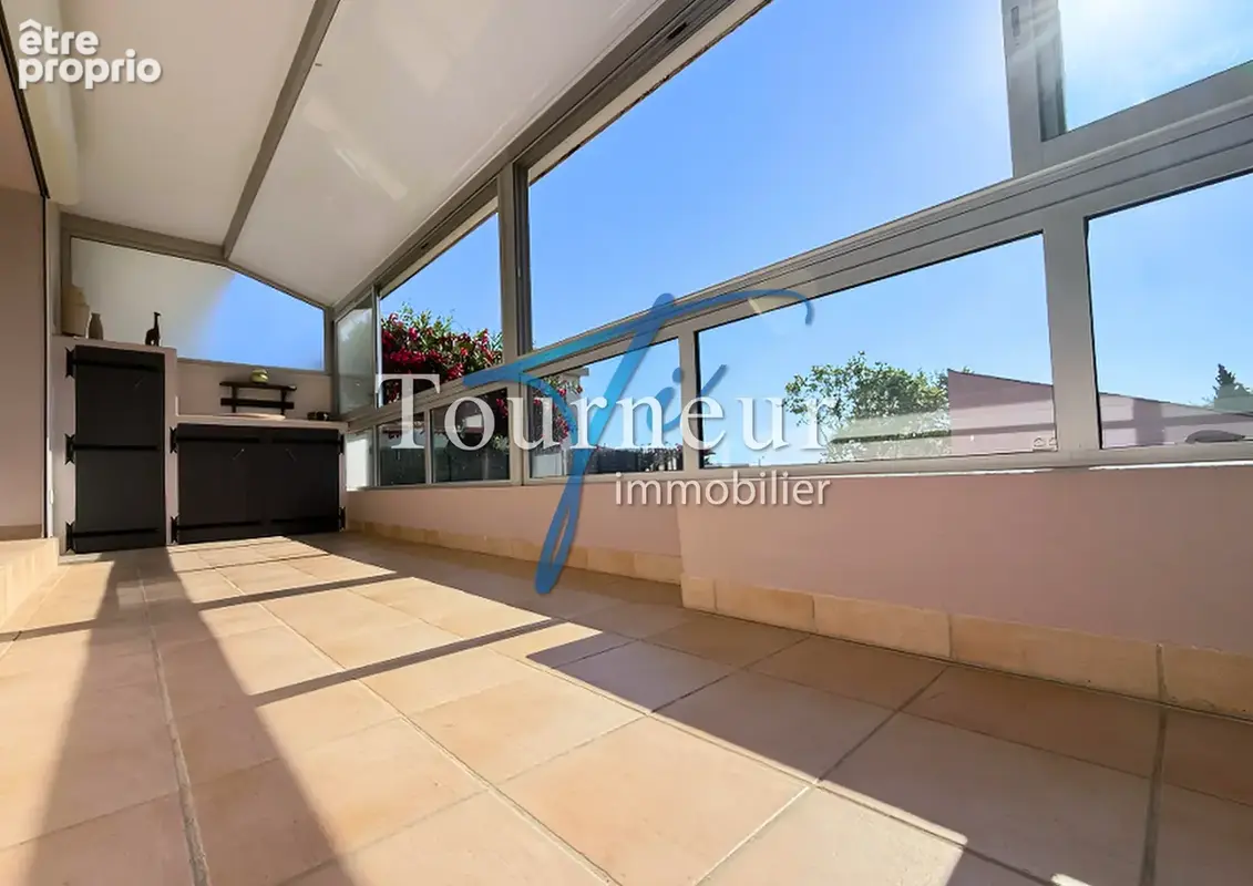 Six fours les lones a 100m plage t3 renove grande terrasse garage et cave - photo 3