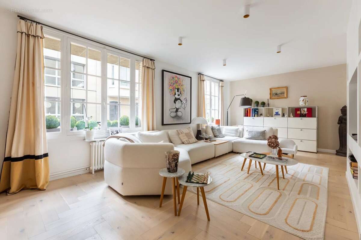 Appartement à PARIS-16E
