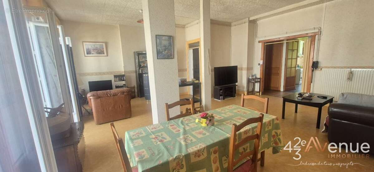 Appartement à LE CHAMBON-FEUGEROLLES