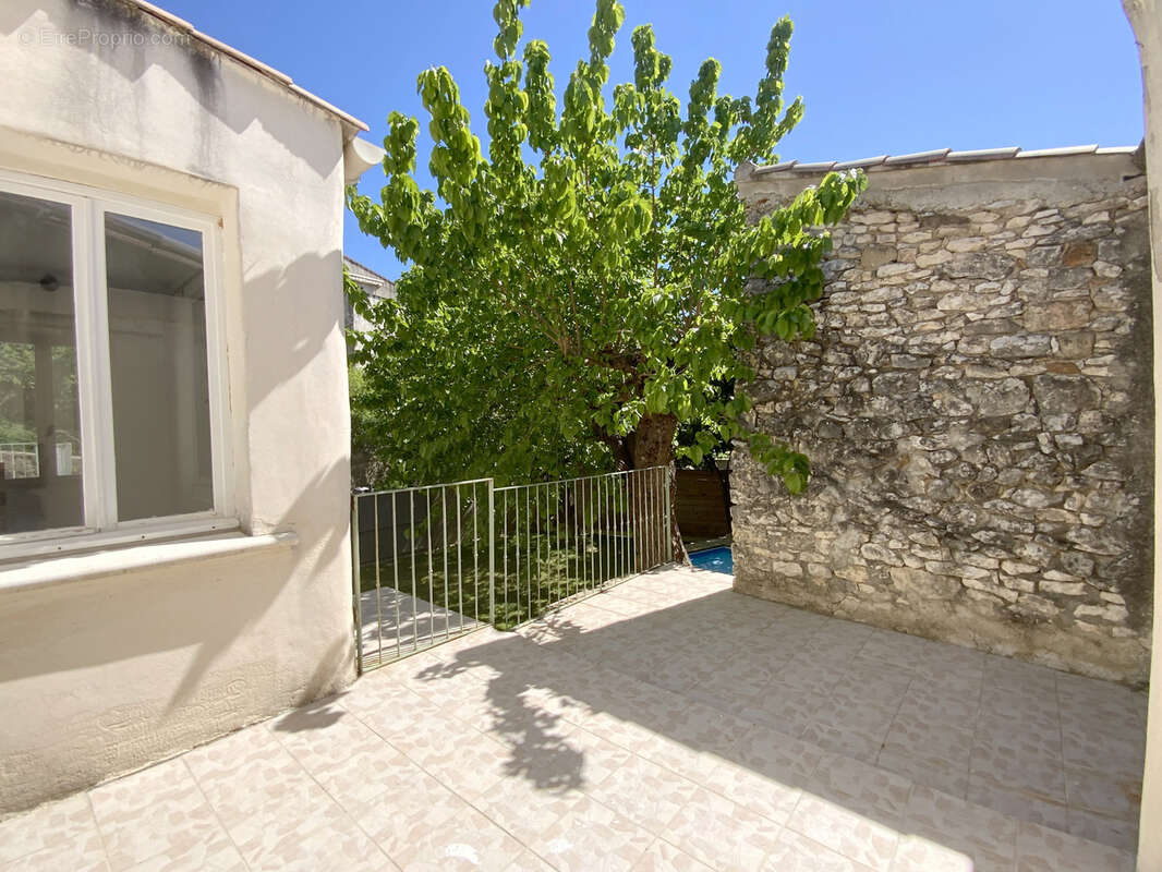 Charmante maison de village avec terrasses et jardin. - photo 3