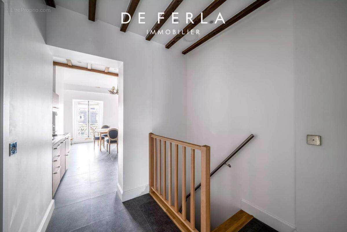 Appartement à PARIS-8E
