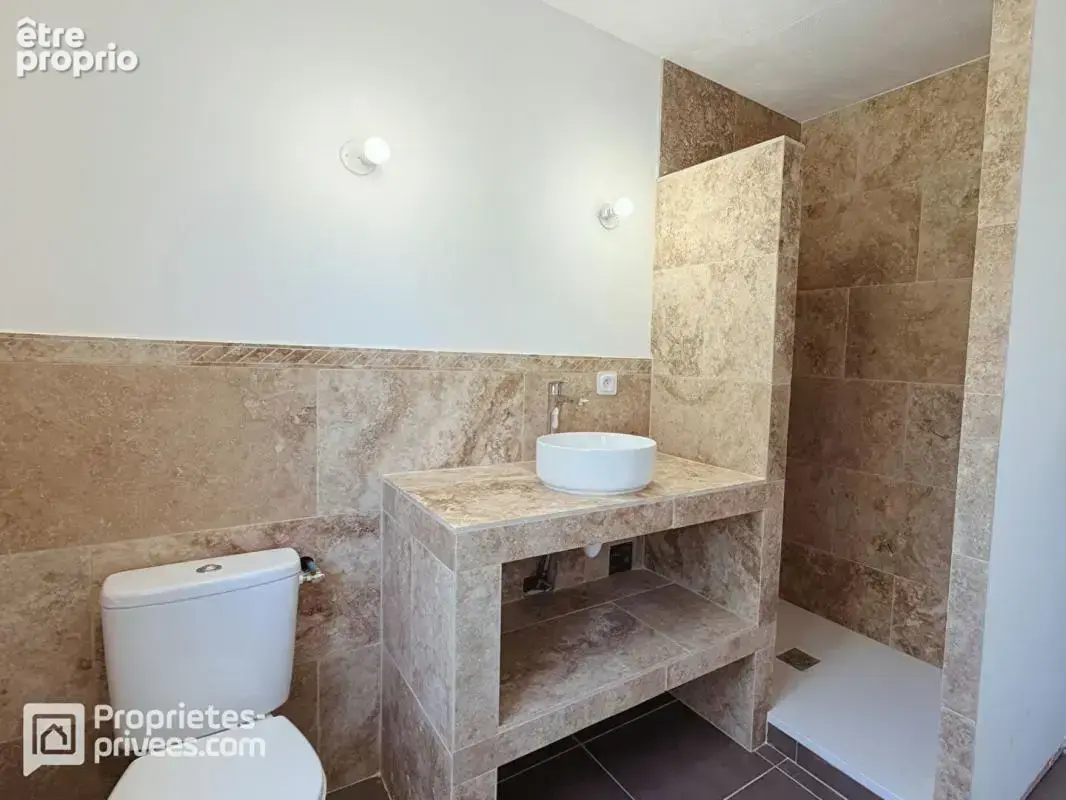 Ensemble immobilier : Maison de rapport et Terrain constructible - Potentiel locatif proche de 10% - LE PONTET - photo 17