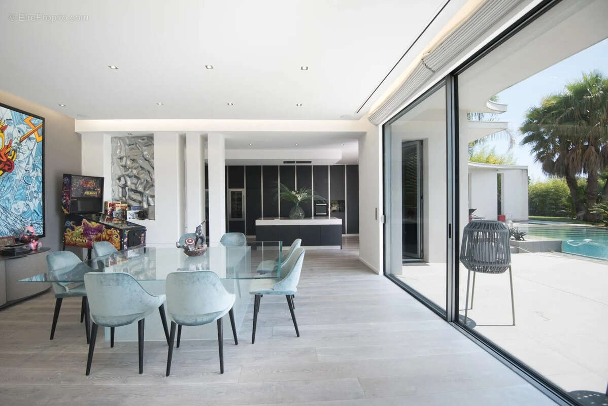 Maison à ROQUEFORT-LES-PINS