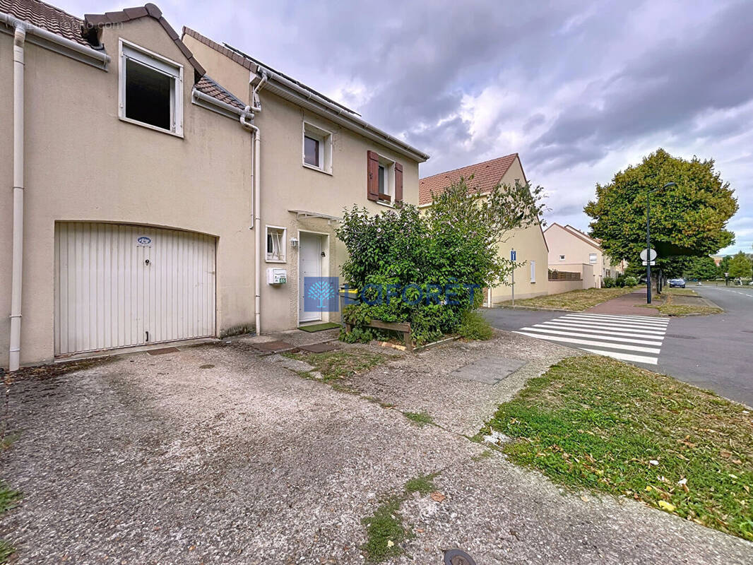 Maison à SAINT-PIERRE-DU-PERRAY