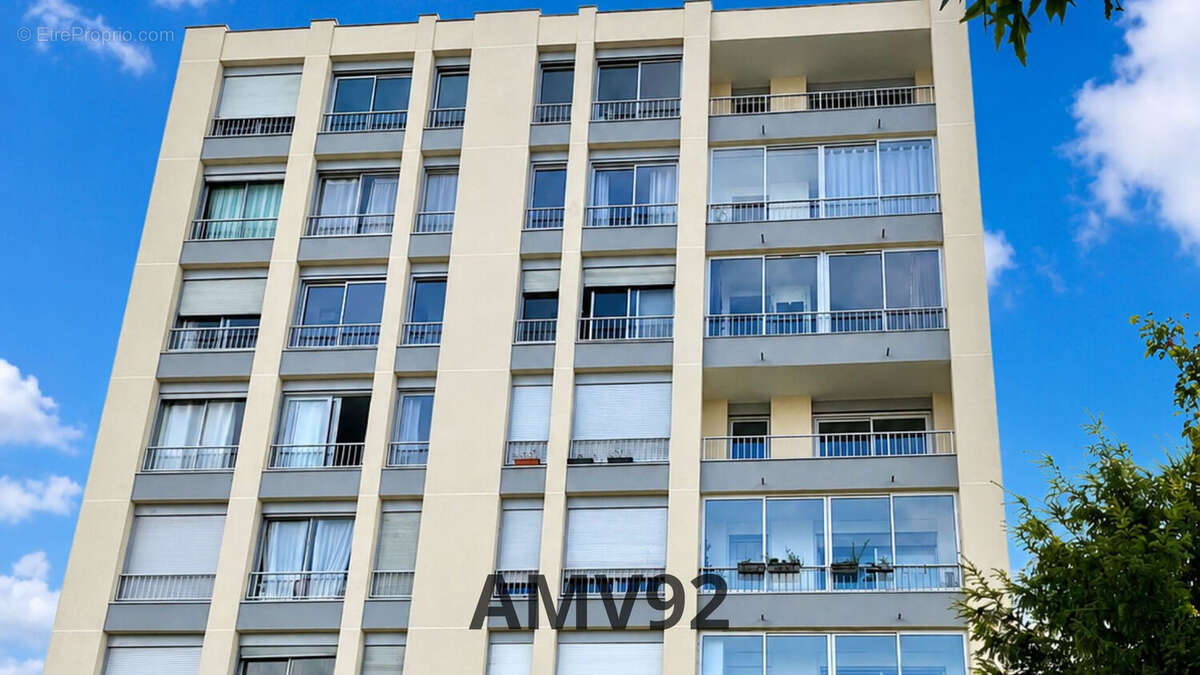 Appartement à LA GARENNE-COLOMBES