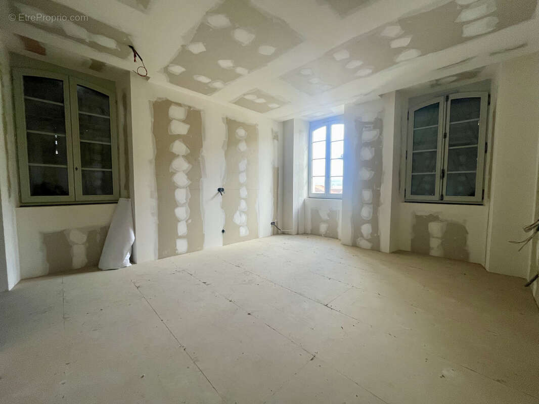Bel immeuble de caractère à finir de rénover à Madiran - photo 7