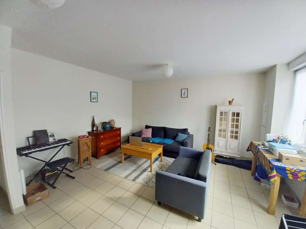 Appartement à MONTOURS
