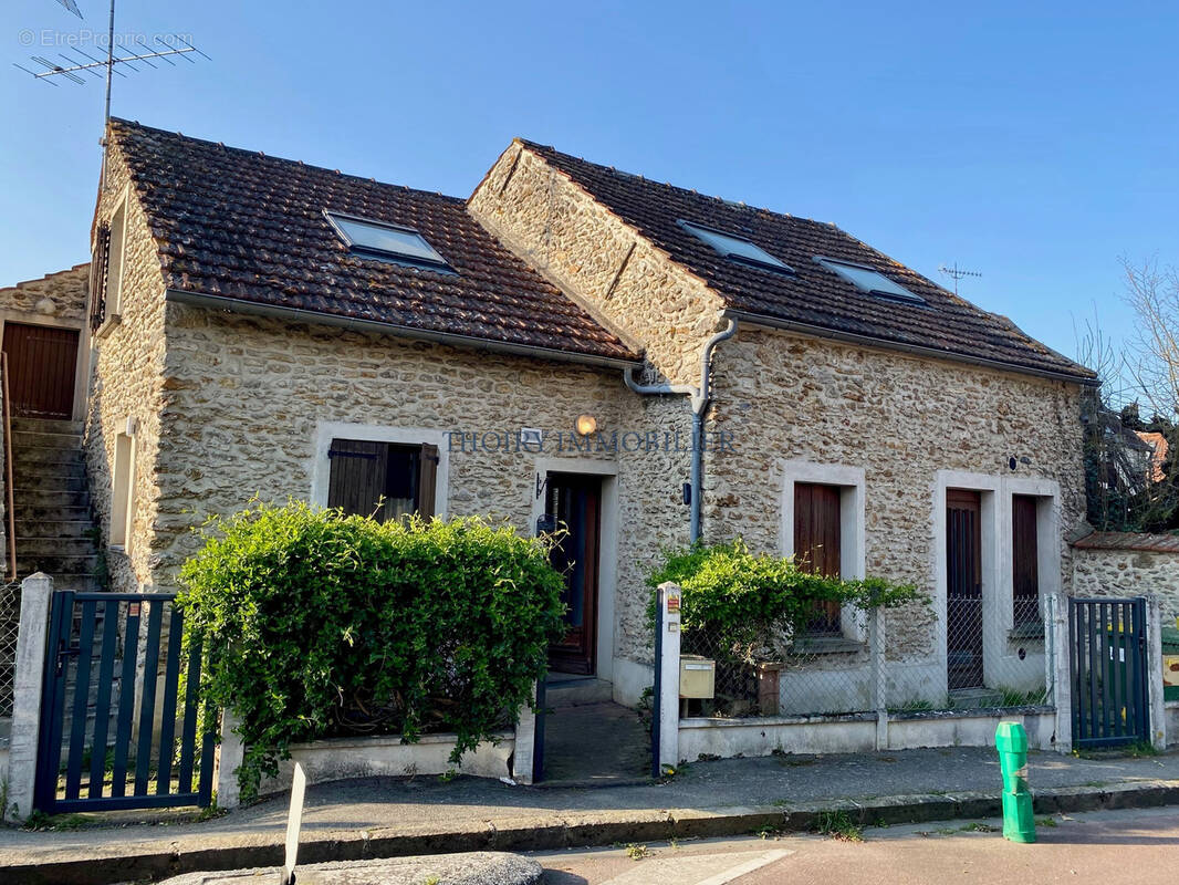 Maison à MONTFORT-L'AMAURY