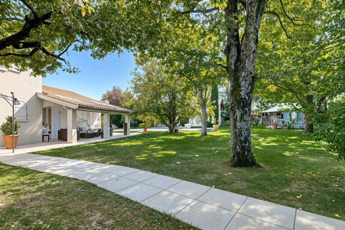 Maison à SAINT-GENIS-LES-OLLIERES